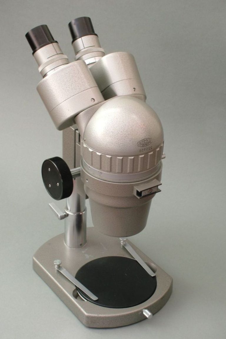 Olympus SZIII stereo microscope