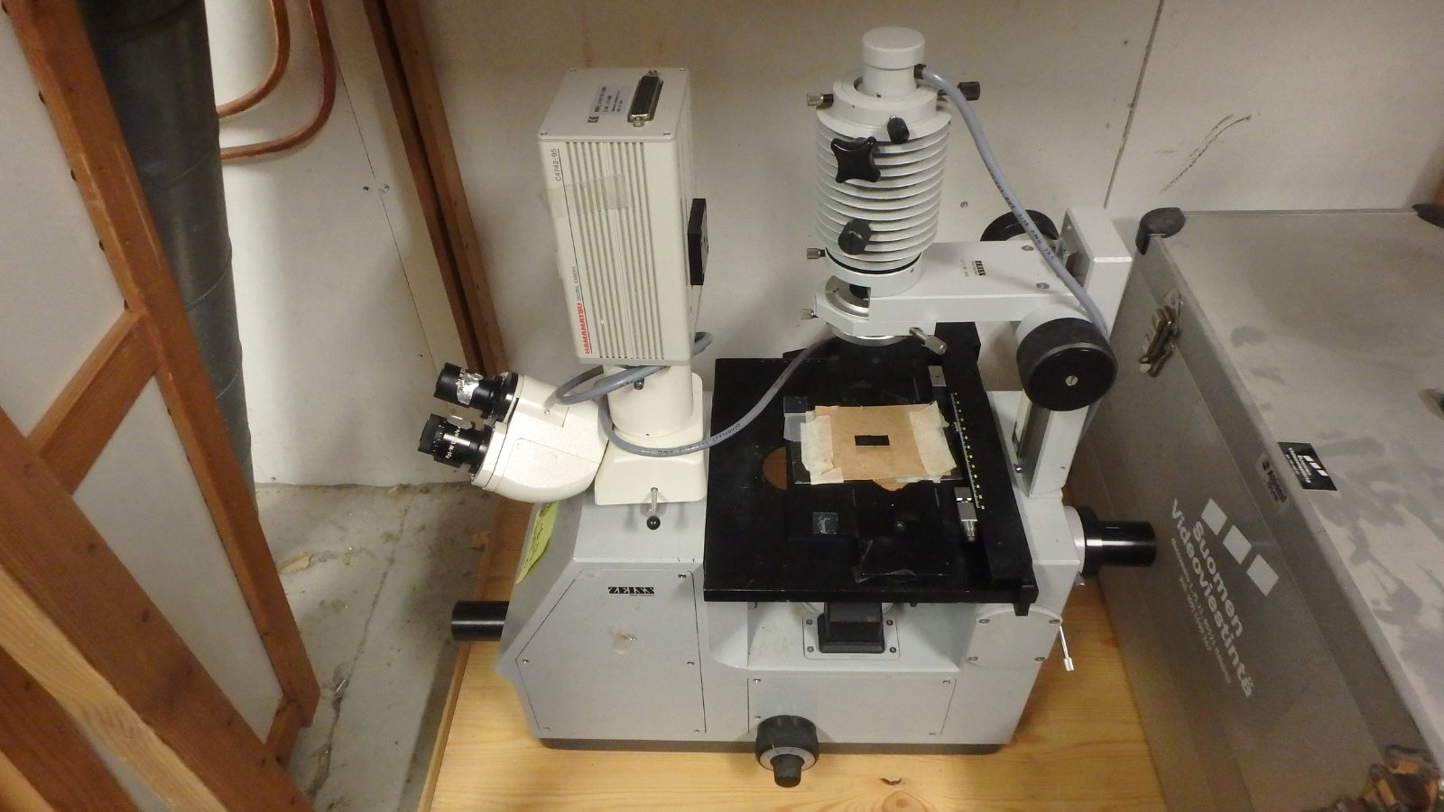 Zeiss inverted microscope.